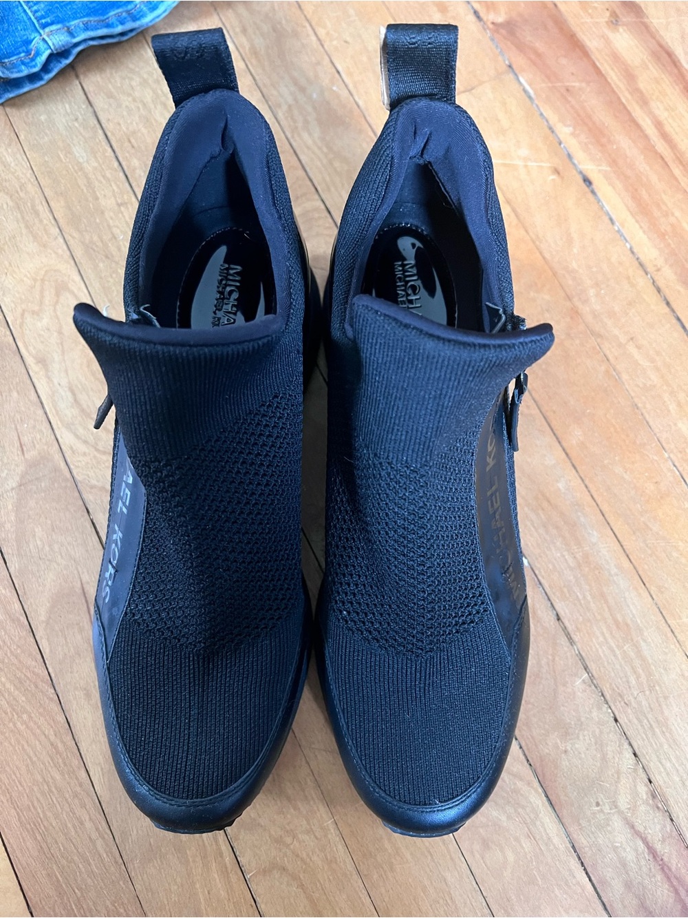 Michael Kors Women’s Black Slip-On Knit Sneakers size 8.5
